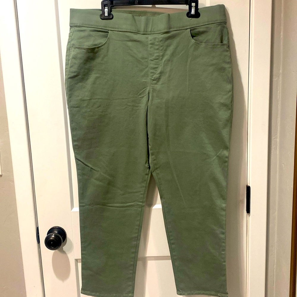 Women’s capris , soft green , size 16